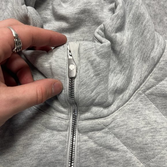 Lululemon Sweatshirt Womens 12 Gray Pullover 1/2 Zip Quilted Long Sleeve Active - Picture 9 of 10